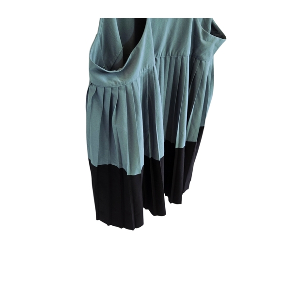ATHLETA Activewear Swing Pleated Sleeveles Stretch Top Teal and Black Medium - Picture 5 of 14